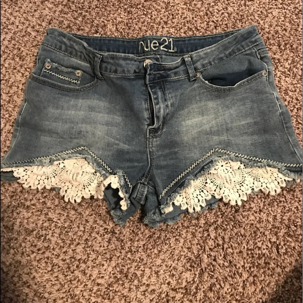 Shorts with lace